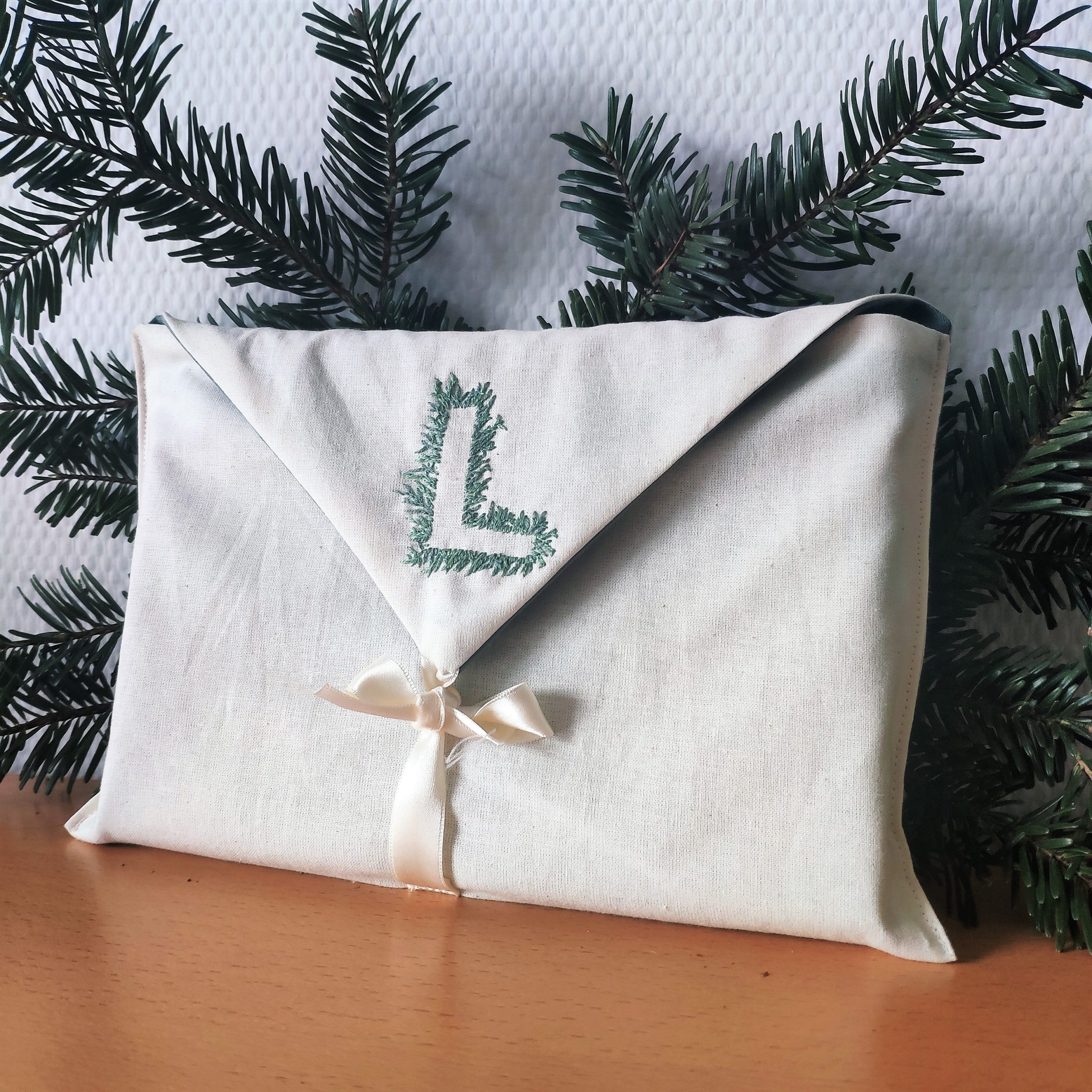 Pochette cadeau de Noël, Pochette cadeau réutilisable, Pochette cadeau en  tissu, Flocons de neige de minuit, Pochette cadeau des fêtes, Emballage en  tissu, Sac cadeau fait main, Produit biologique -  France